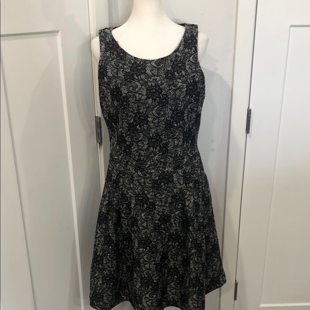Banana Republic women’s sleeveless Elegant Black and Gray Lace print Dress Party